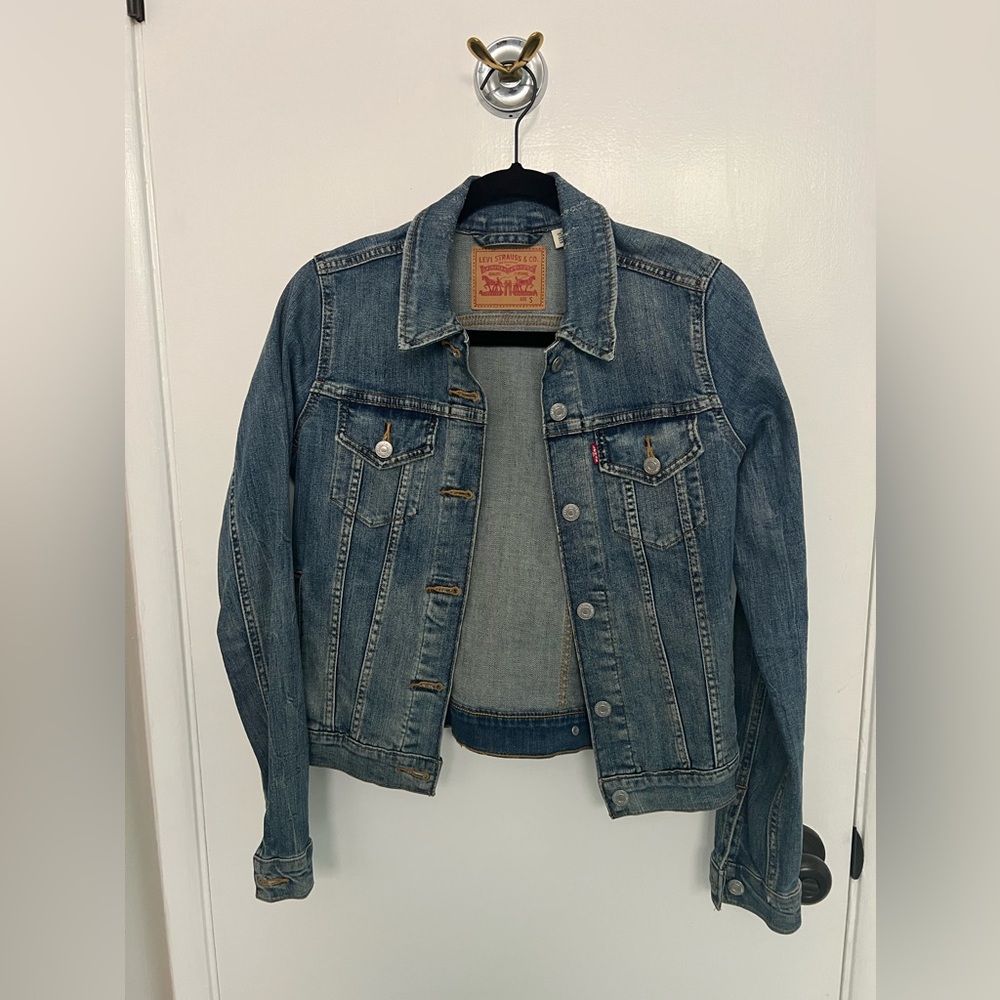 Levi’s Fitted Jean Jacket